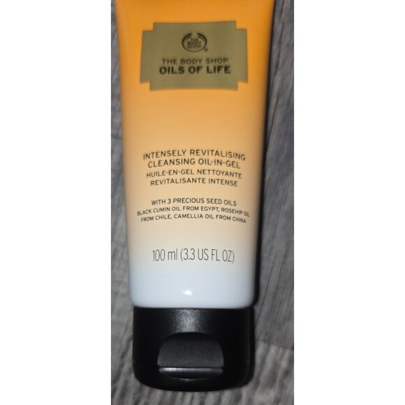 THE BODY SHOP Oils of Life Intensely Revitalising Cleansing Oil-In-Gel 3.3 oz - Picture 3 of 3